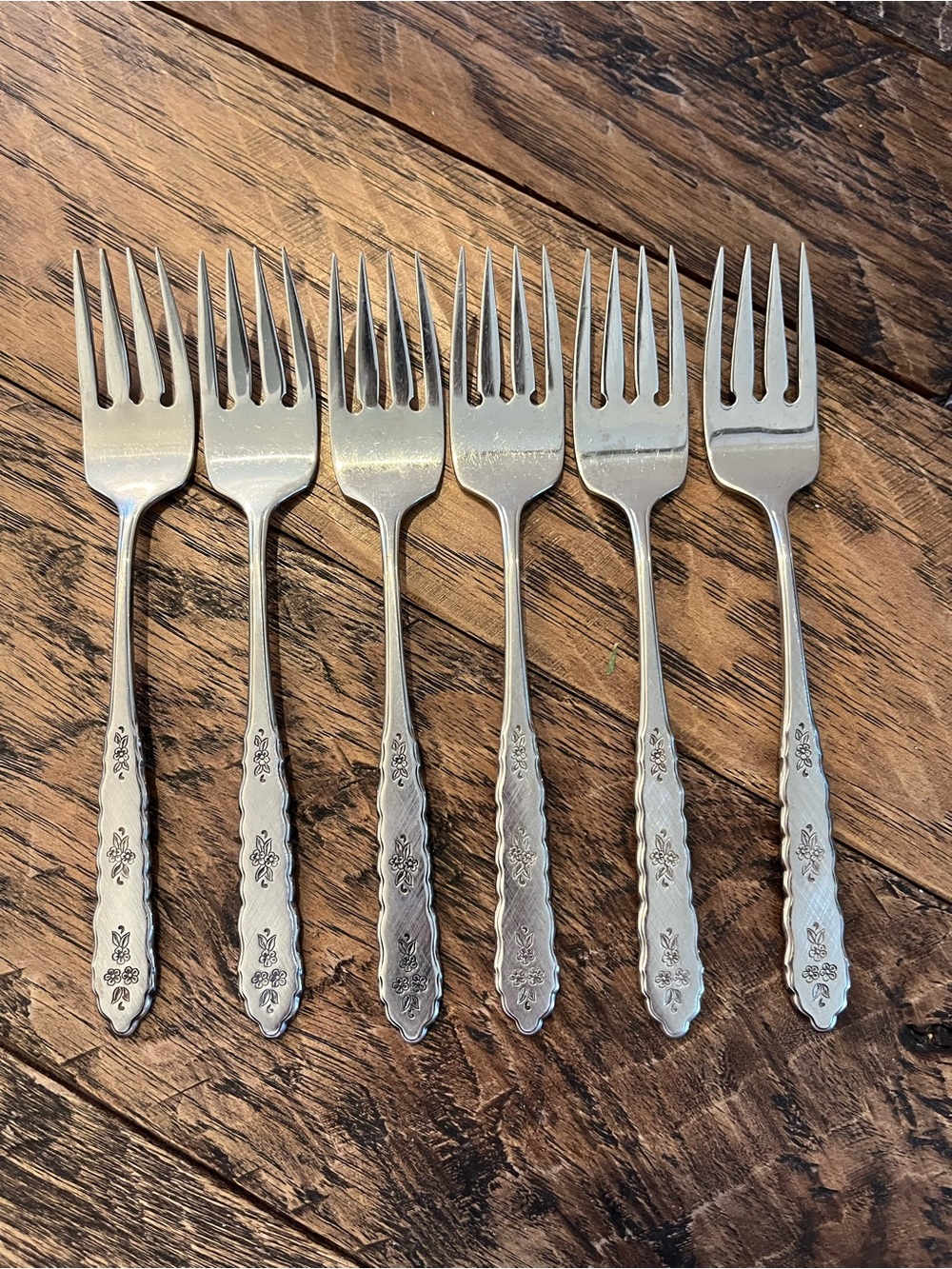 Oneida FLORAL BOUQUET Salad Forks (6)
Stainless Distinction Deluxe